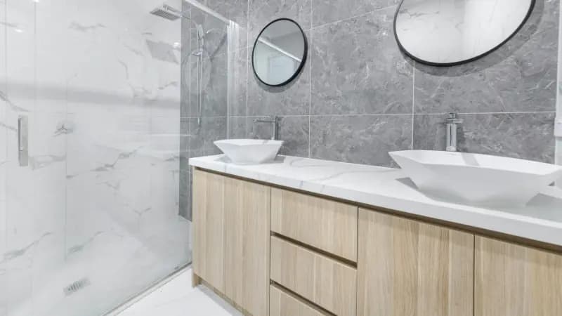 Renoverad källare med modernt utseende